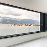 公寓 Luxury Beachfront Penthouse With Whirlpool And Spacious Rooftop Terrace,