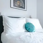 Luxury Beachfront Penthouse With Whirlpool And Spacious Rooftop Terrace,