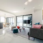 Luxury Beachfront Penthouse With Whirlpool And Spacious Rooftop Terrace, 公寓 维耶拉克