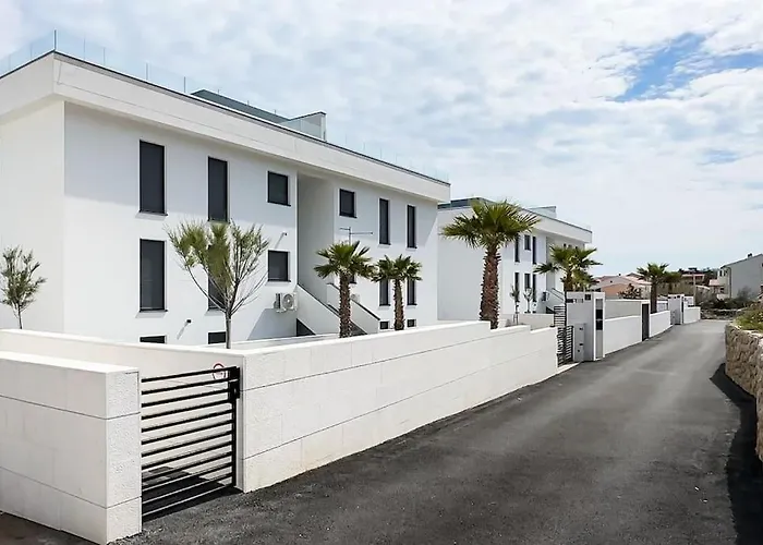 Luxury Beachfront Penthouse With Whirlpool And Spacious Rooftop Terrace, *