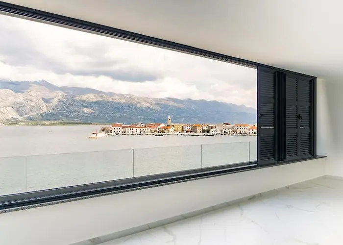 דירה Luxury Beachfront Penthouse With Whirlpool And Spacious Rooftop Terrace,