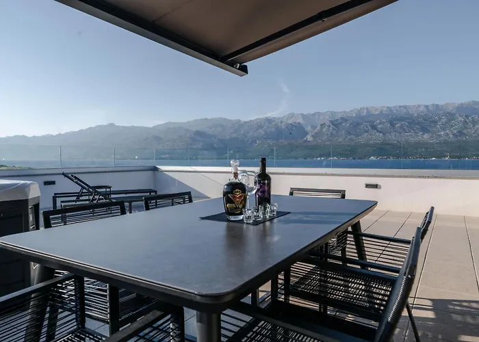 Luxury Beachfront Penthouse With Whirlpool And Spacious Rooftop Terrace, * Vinjerac