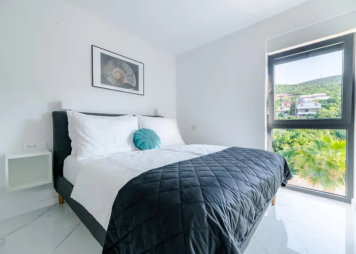 דירה Luxury Beachfront Penthouse With Whirlpool And Spacious Rooftop Terrace,