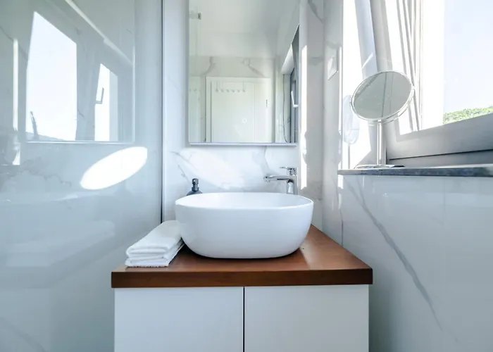Luxury Beachfront Penthouse With Whirlpool And Spacious Rooftop Terrace, ווינייראץ