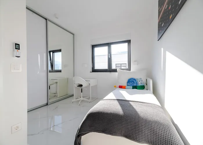 Luxury Beachfront Penthouse With Whirlpool And Spacious Rooftop Terrace, *