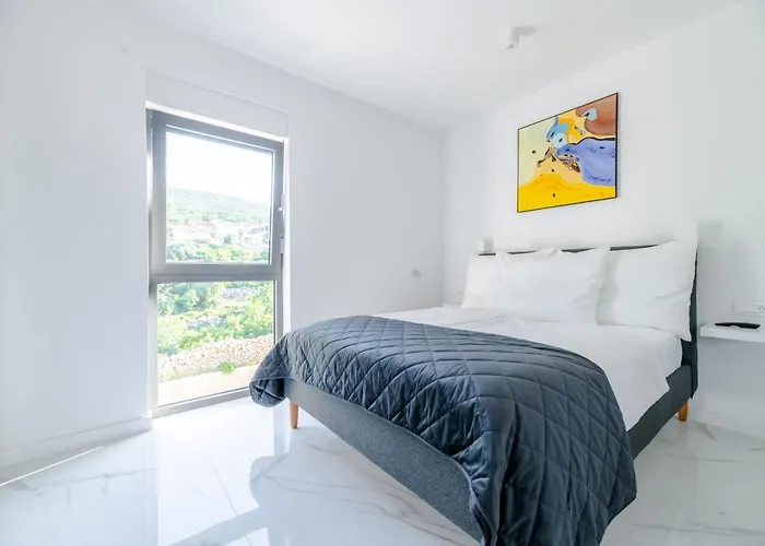 Luxury Beachfront Penthouse With Whirlpool And Spacious Rooftop Terrace, * Vinjerac