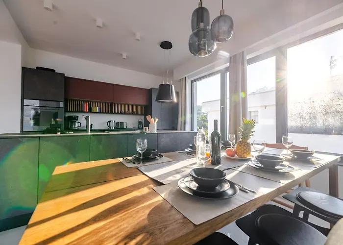 Luxury Beachfront Penthouse With Whirlpool And Spacious Rooftop Terrace, דירה