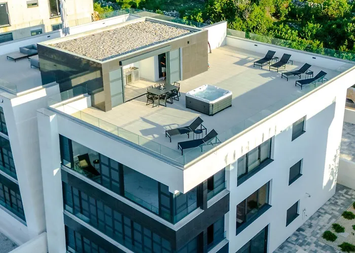 דירה Luxury Beachfront Penthouse With Whirlpool And Spacious Rooftop Terrace,