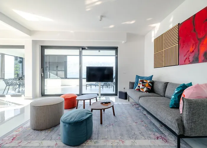 דירה Luxury Beachfront Penthouse With Whirlpool And Spacious Rooftop Terrace,