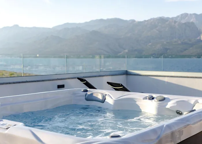 דירה Luxury Beachfront Penthouse With Whirlpool And Spacious Rooftop Terrace,