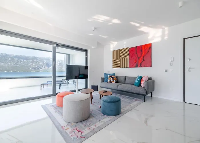 דירה Luxury Beachfront Penthouse With Whirlpool And Spacious Rooftop Terrace, ווינייראץ