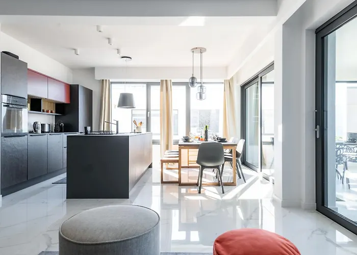 Luxury Beachfront Penthouse With Whirlpool And Spacious Rooftop Terrace, ווינייראץ