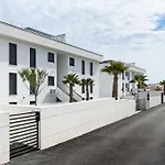 Luxury Beachfront Penthouse With Whirlpool And Spacious Rooftop Terrace, *