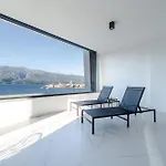 Luxury Beachfront Penthouse With Whirlpool And Spacious Rooftop Terrace, Appartement *