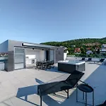 Luxury Beachfront Penthouse With Whirlpool And Spacious Rooftop Terrace, *