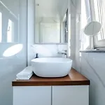 Luxury Beachfront Penthouse With Whirlpool And Spacious Rooftop Terrace, Vinjerac