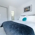 Luxury Beachfront Penthouse With Whirlpool And Spacious Rooftop Terrace, Vinjerac