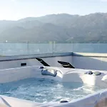 Appartement Luxury Beachfront Penthouse With Whirlpool And Spacious Rooftop Terrace,