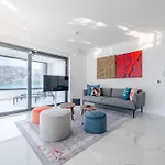 Appartement Luxury Beachfront Penthouse With Whirlpool And Spacious Rooftop Terrace, Vinjerac