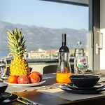 Luxury Beachfront Penthouse With Whirlpool And Spacious Rooftop Terrace, Vinjerac
