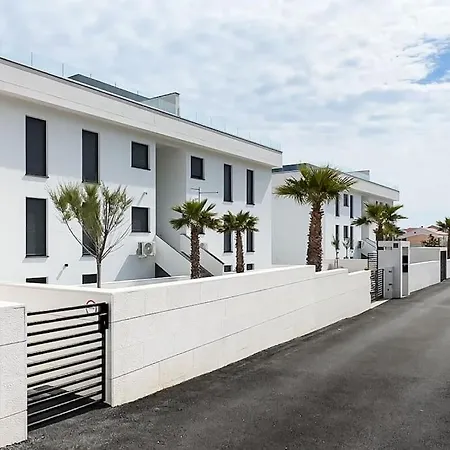 Luxury Beachfront Penthouse With Whirlpool And Spacious Rooftop Terrace, *