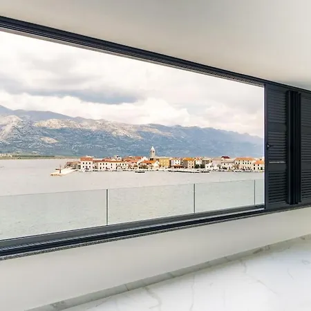דירה Luxury Beachfront Penthouse With Whirlpool And Spacious Rooftop Terrace,