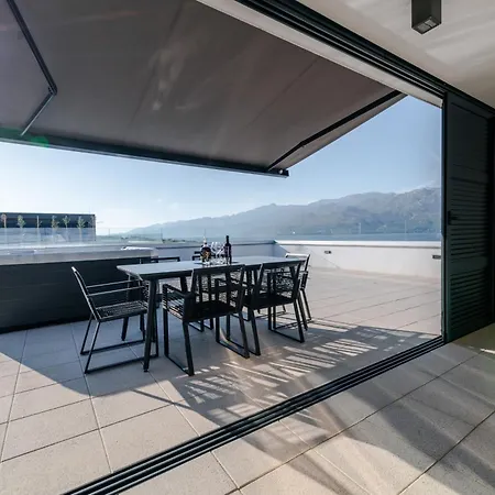 Luxury Beachfront Penthouse With Whirlpool And Spacious Rooftop Terrace,