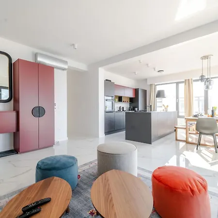 Luxury Beachfront Penthouse With Whirlpool And Spacious Rooftop Terrace, ווינייראץ