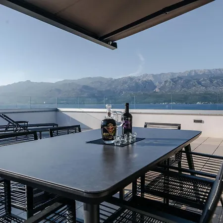 Luxury Beachfront Penthouse With Whirlpool And Spacious Rooftop Terrace, * ווינייראץ