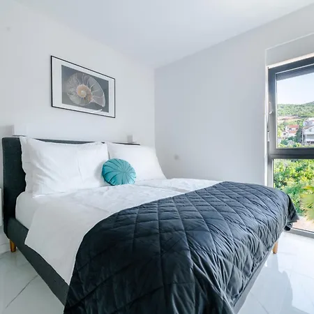 דירה Luxury Beachfront Penthouse With Whirlpool And Spacious Rooftop Terrace,