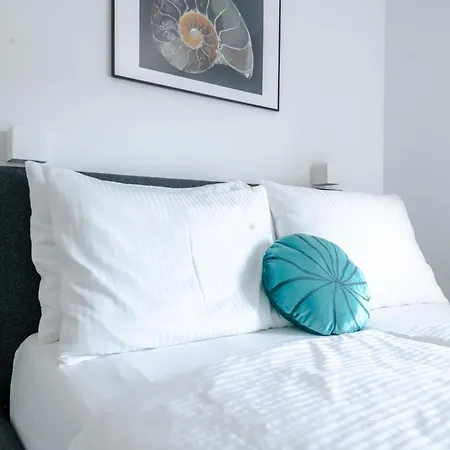 Luxury Beachfront Penthouse With Whirlpool And Spacious Rooftop Terrace,