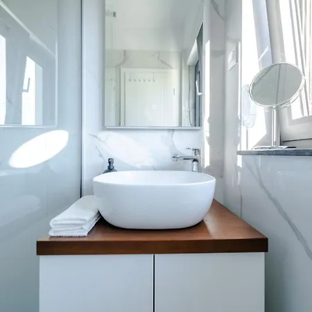 Luxury Beachfront Penthouse With Whirlpool And Spacious Rooftop Terrace, ווינייראץ