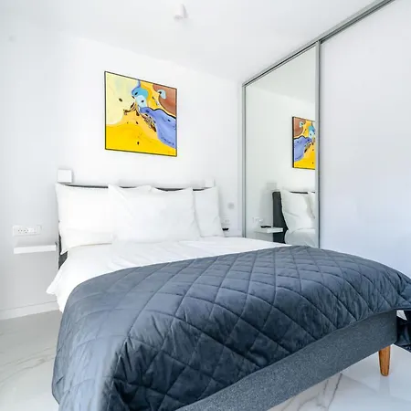 דירה Luxury Beachfront Penthouse With Whirlpool And Spacious Rooftop Terrace, *