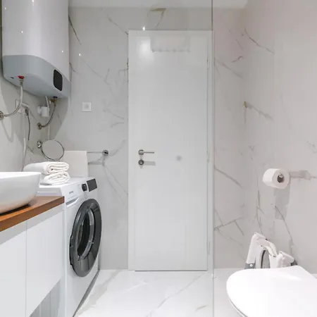 Luxury Beachfront Penthouse With Whirlpool And Spacious Rooftop Terrace,