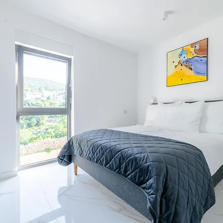 Luxury Beachfront Penthouse With Whirlpool And Spacious Rooftop Terrace, * Vinjerac