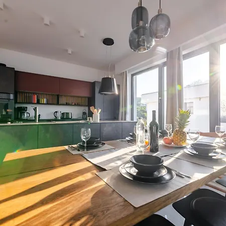 Luxury Beachfront Penthouse With Whirlpool And Spacious Rooftop Terrace, דירה
