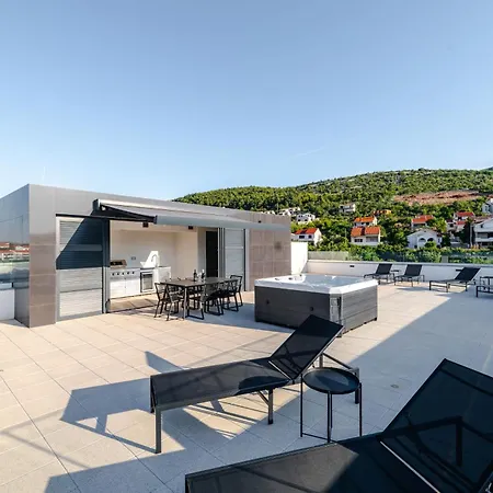 דירה Luxury Beachfront Penthouse With Whirlpool And Spacious Rooftop Terrace, *