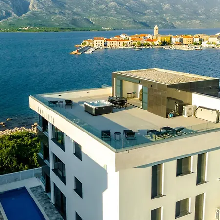 Luxury Beachfront Penthouse With Whirlpool And Spacious Rooftop Terrace, Vinjerac