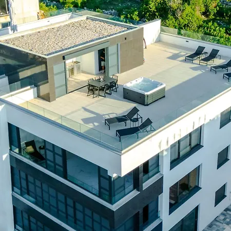 Appartement Luxury Beachfront Penthouse With Whirlpool And Spacious Rooftop Terrace,