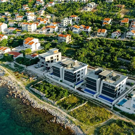 Luxury Beachfront Penthouse With Whirlpool And Spacious Rooftop Terrace, Appartement *