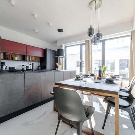 Luxury Beachfront Penthouse With Whirlpool And Spacious Rooftop Terrace,