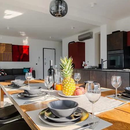 דירה Luxury Beachfront Penthouse With Whirlpool And Spacious Rooftop Terrace, ווינייראץ