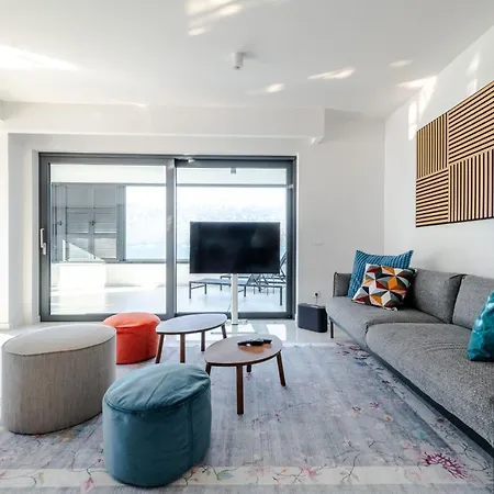 דירה Luxury Beachfront Penthouse With Whirlpool And Spacious Rooftop Terrace,