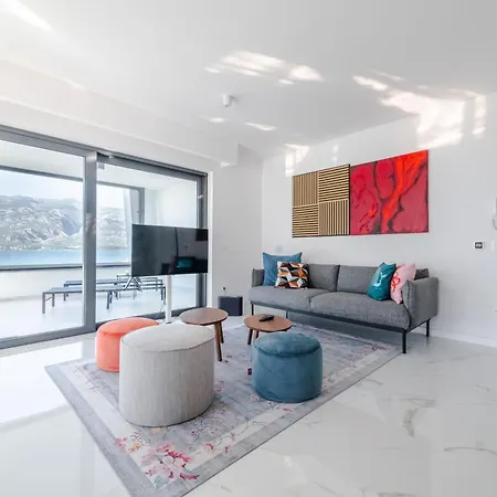דירה Luxury Beachfront Penthouse With Whirlpool And Spacious Rooftop Terrace, ווינייראץ