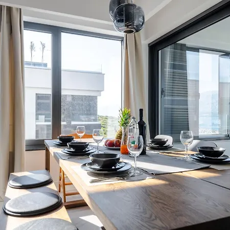 Luxury Beachfront Penthouse With Whirlpool And Spacious Rooftop Terrace, *