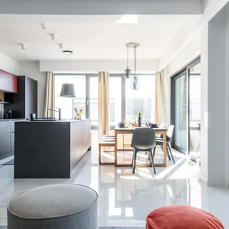 Luxury Beachfront Penthouse With Whirlpool And Spacious Rooftop Terrace, ווינייראץ