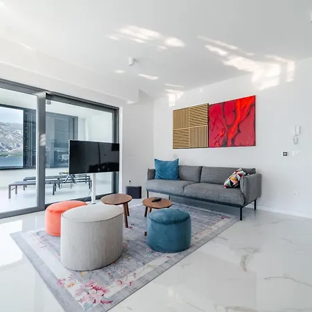 Luxury Beachfront Penthouse With Whirlpool And Spacious Rooftop Terrace, *