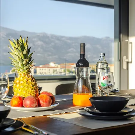 Luxury Beachfront Penthouse With Whirlpool And Spacious Rooftop Terrace, ווינייראץ