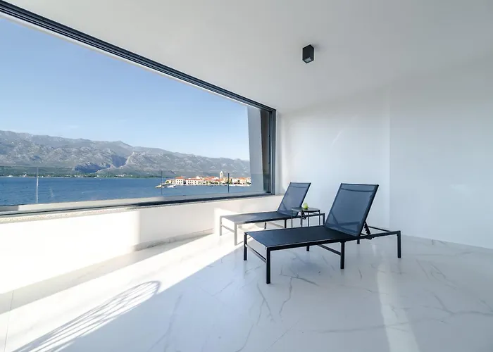 Luxury Beachfront Penthouse With Whirlpool And Spacious Rooftop Terrace, Διαμέρισμα *