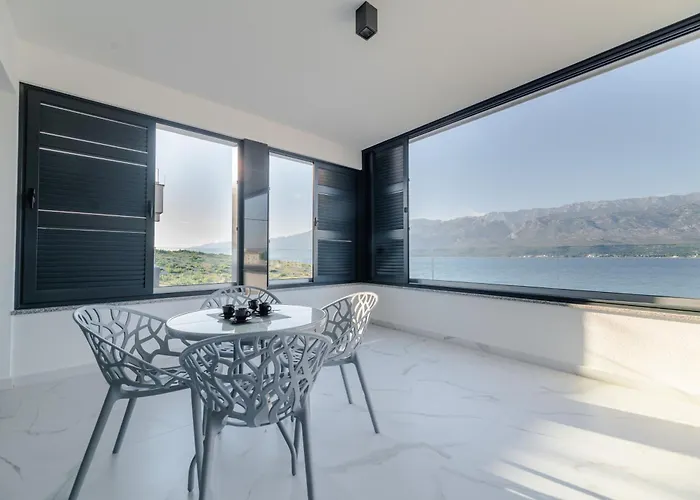 Διαμέρισμα Luxury Beachfront Penthouse With Whirlpool And Spacious Rooftop Terrace, Vinjerac